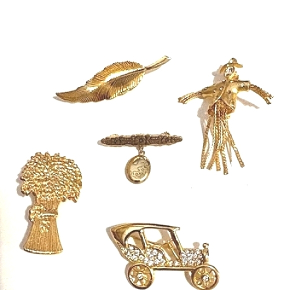 VINTAGE GOLD-TONE LOT OF FIVE BROOCHES - Picture 2 of 9